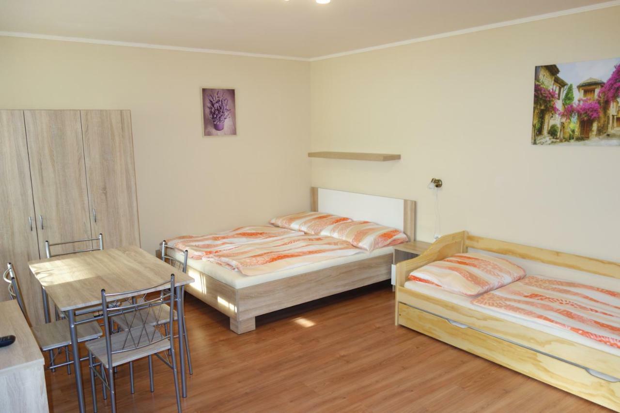 La Familia Apartment Sturovo Exterior photo