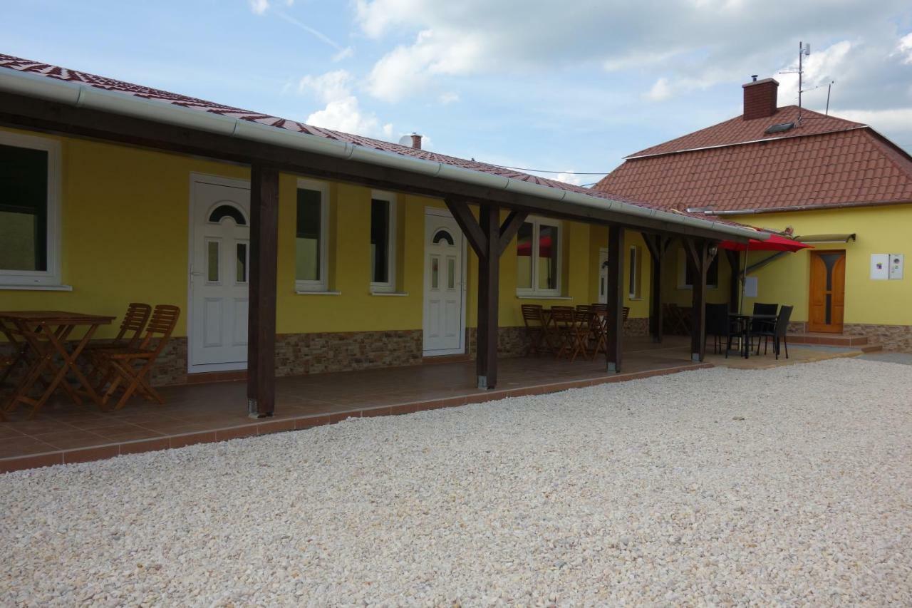 La Familia Apartment Sturovo Exterior photo